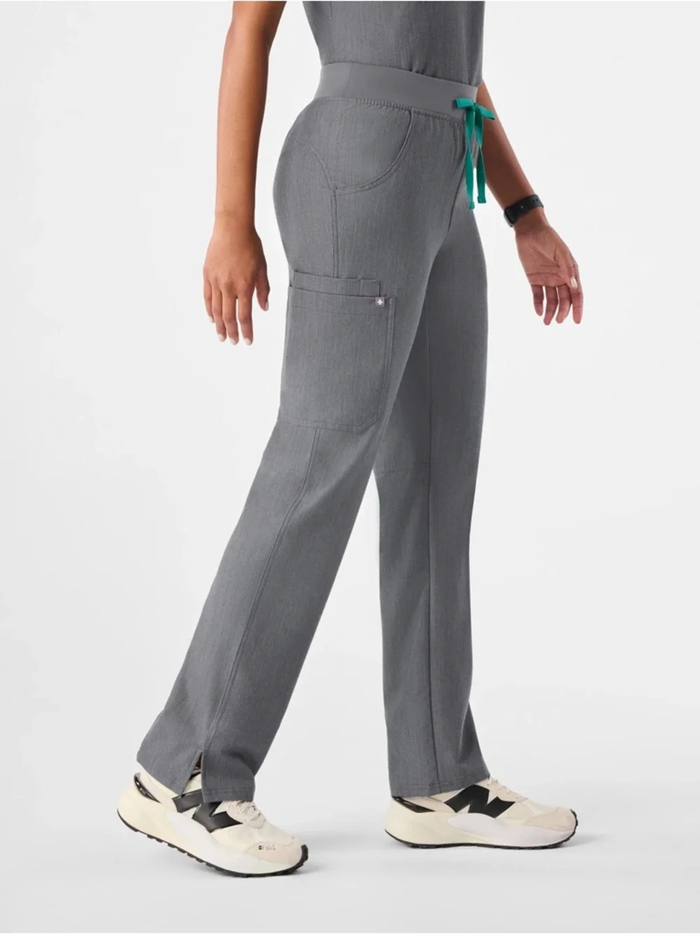 FIGS Kade Cargo Scrub Pants in Graphite - size (S)